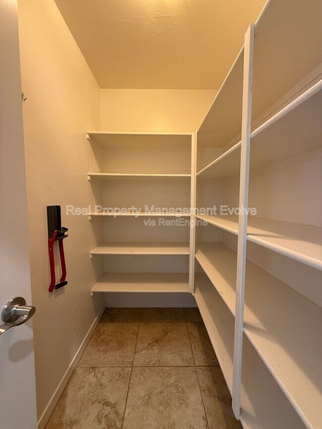Building Photo - 4287 S Kimberlee Dr