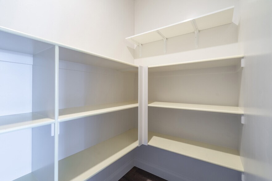 Building Photo - 3158 E Fuchsia Dr