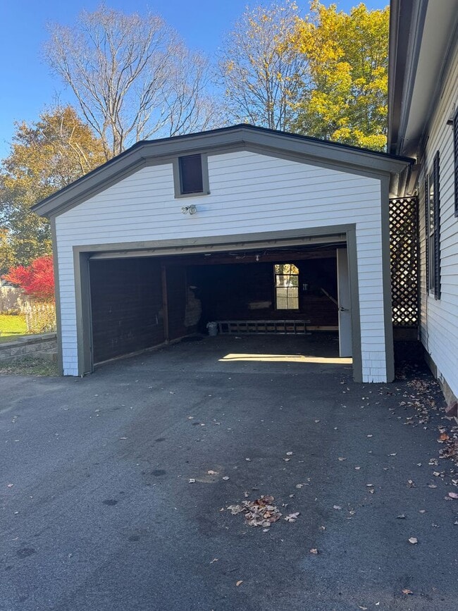 Building Photo - 3 Bedroom home in Lebanon