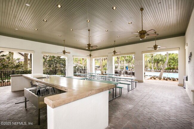 Building Photo - 156 Latham Dr