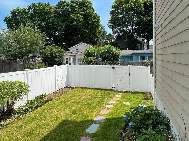 Building Photo - 22 Chandler St