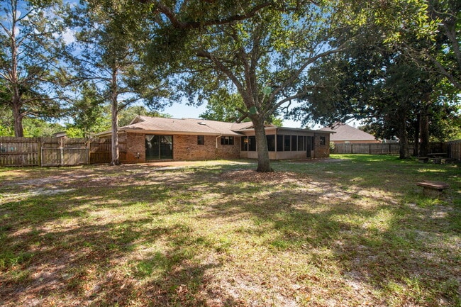 Building Photo - 6 Muskogee Ln