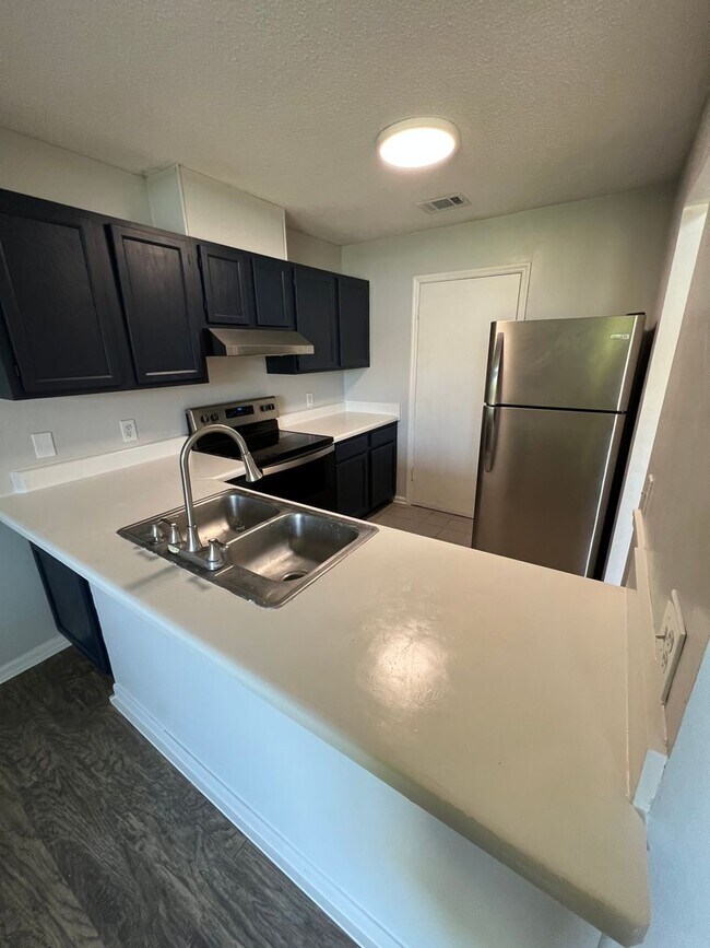 Building Photo - Spacious Unit at Crossland Downs (Across f...