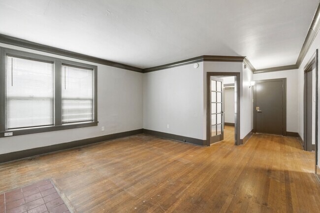 Building Photo - 16 N Broadway St