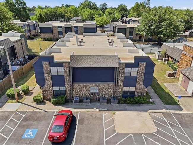 Building Photo - 401 SE 12th St