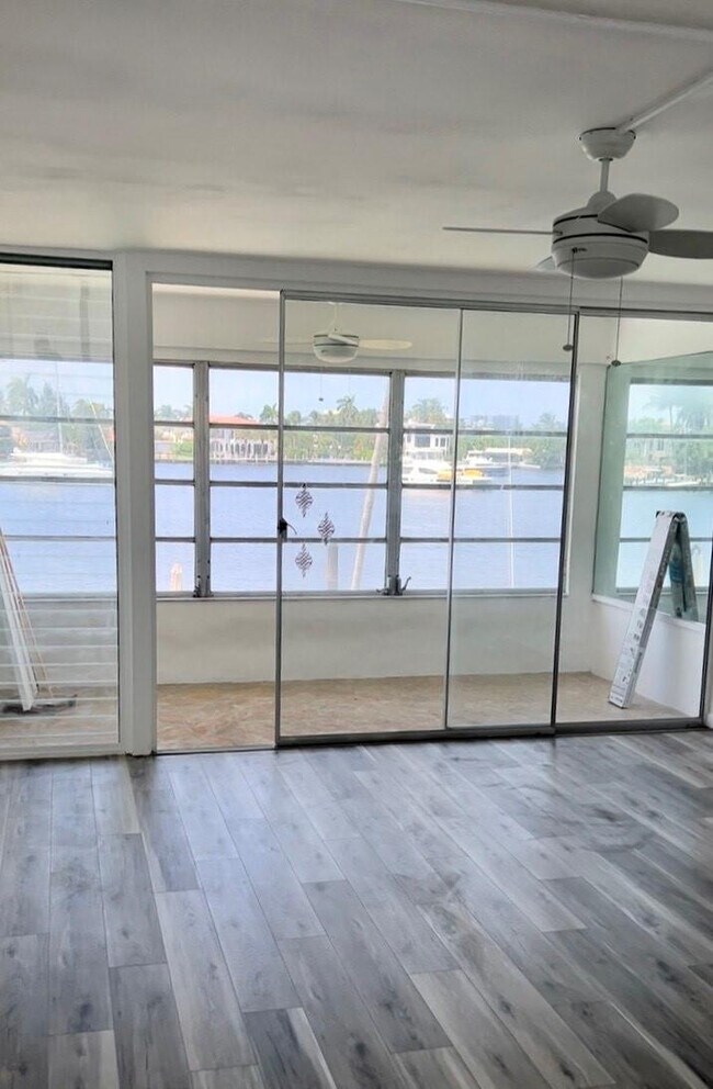 Building Photo - 2727 Yacht Club Blvd