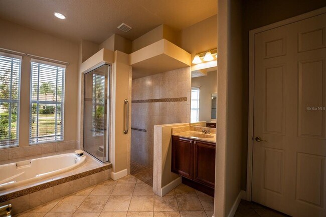 Building Photo - 3037 Lynwood Ct