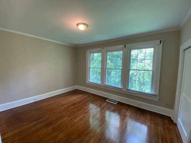 Building Photo - 2-Story Duplex Located in Concord!