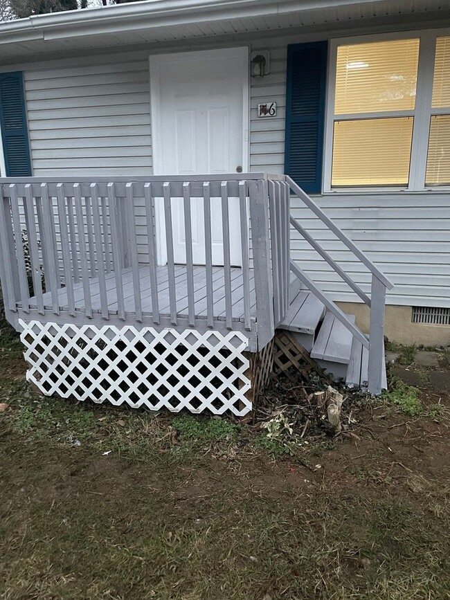 Building Photo - 3 bedroom 1 bath house for rent