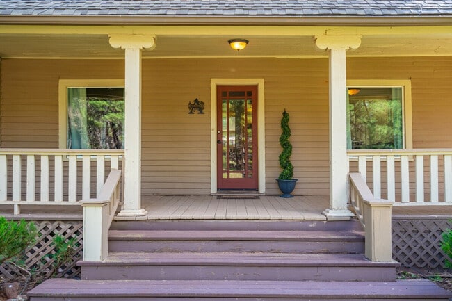 Building Photo - 4955 Hidden Hollow Rd