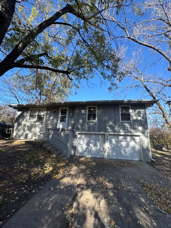 Building Photo - AVAILABLE NOW!! Oak Grove 3 Bed 2 Car garage!