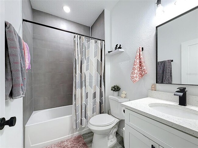 Building Photo - 16950 SW 42 Ave