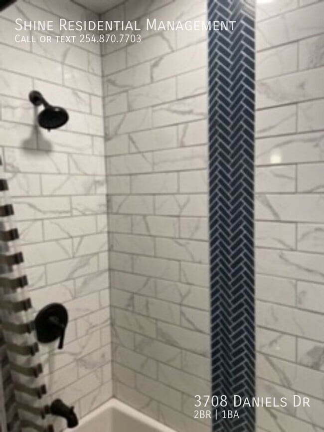 Building Photo - 3708 Daniels Dr