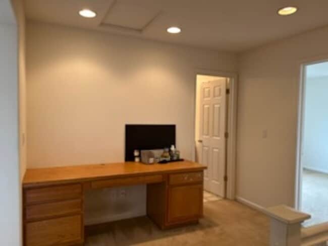 Building Photo - Experience Modern Comfort in This Newer Sp...