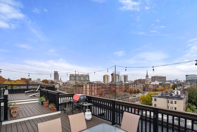 Building Photo - 1011 Beacon St