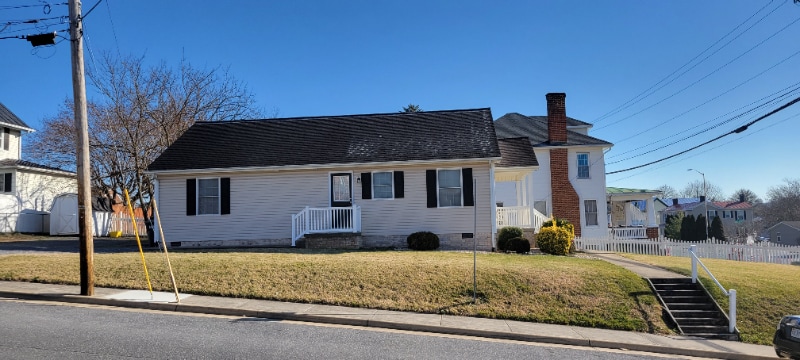 Building Photo - 438 W Market St