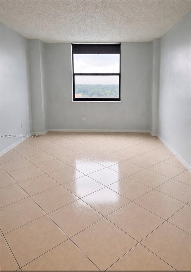 Building Photo - 1470 NE 123rd St