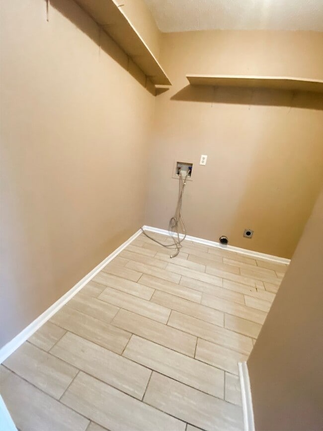 Building Photo - Townhome in Fort Walton Beach!