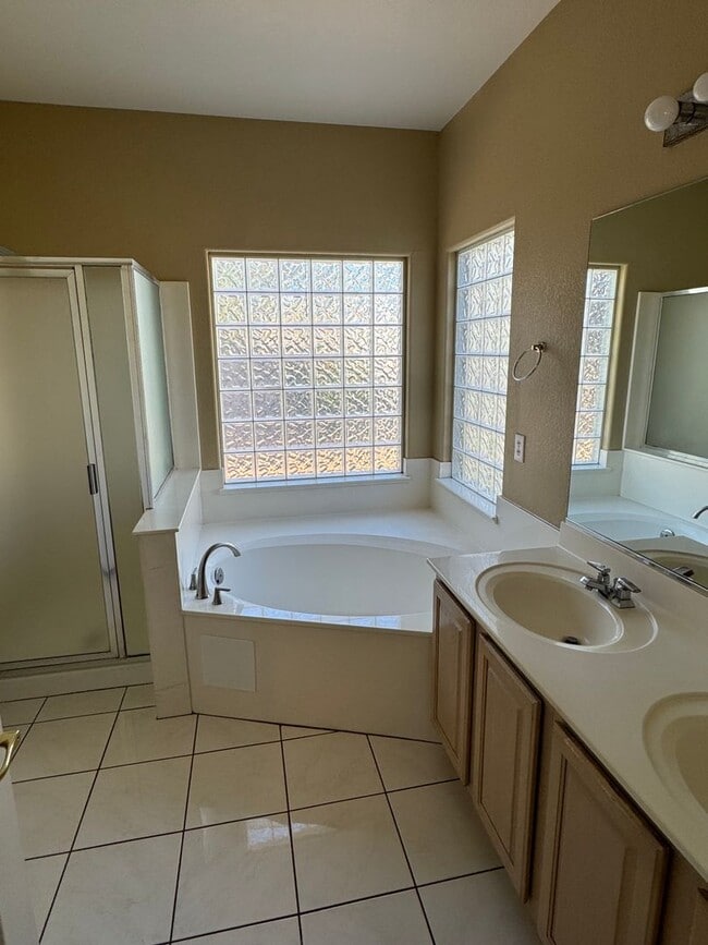 Building Photo - GORGEOUS 3 BEDROOM 2 BATH CUL DE SAC HOME FOR RENT