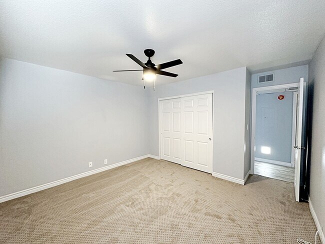 Building Photo - 2 BEDROOM 2 BATH FULLY REMODELED CONDO IN ...