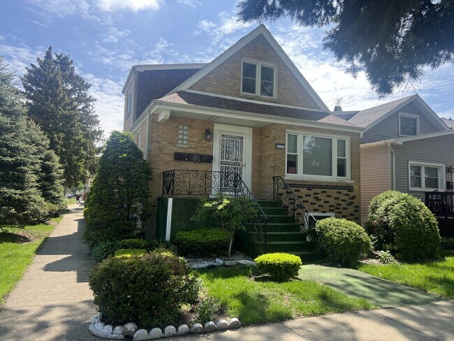 Primary Photo - 2247 N 75th Ave