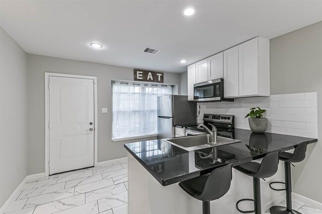 Building Photo - 6853 Chasewood Dr