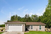 Building Photo - 1598 Twin Oak Dr W