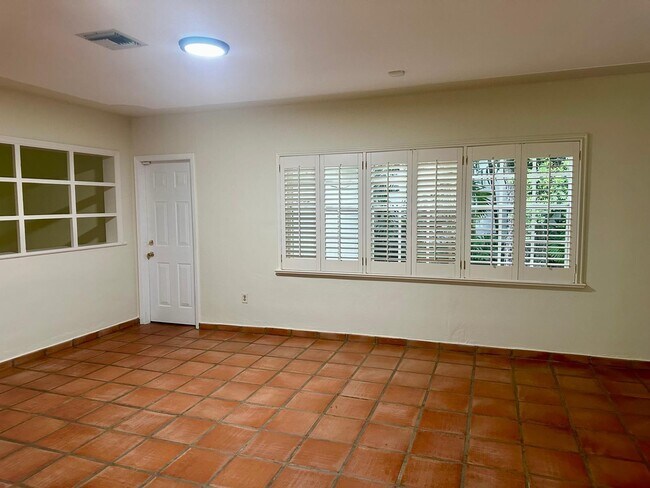 Building Photo - 619 Altara Ave