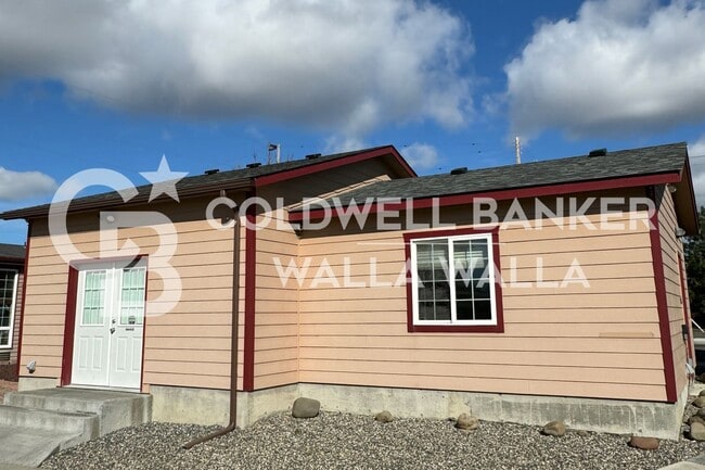 Primary Photo - Studio+ Close to WWCC