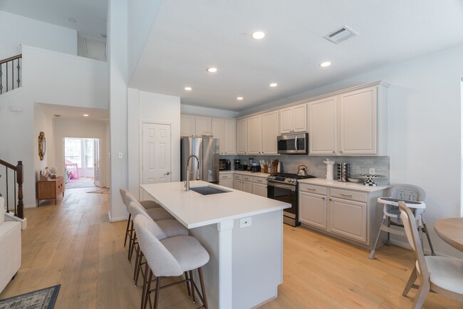 Building Photo - 135 S Rocky Point Cir