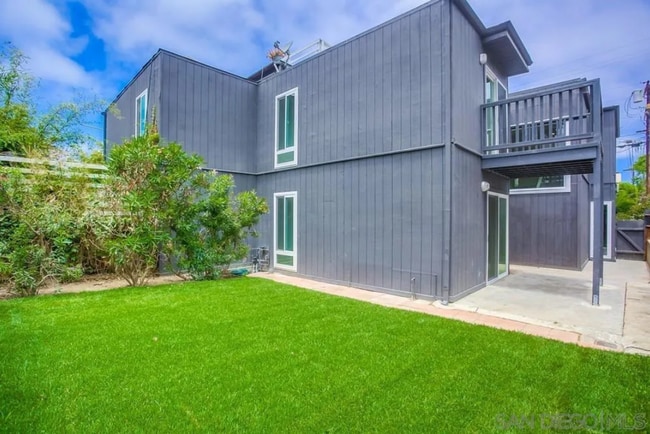 Building Photo - Townhome in the heart of La Jolla’s coveted Beach Barber Tract