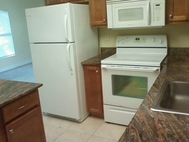 Building Photo - 603 SW 1st Ct