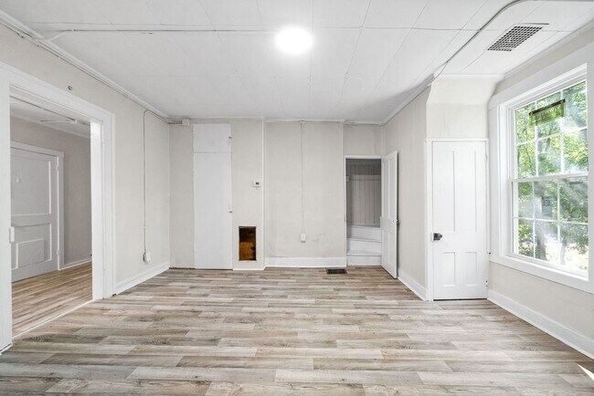Building Photo - 416 S 2nd St
