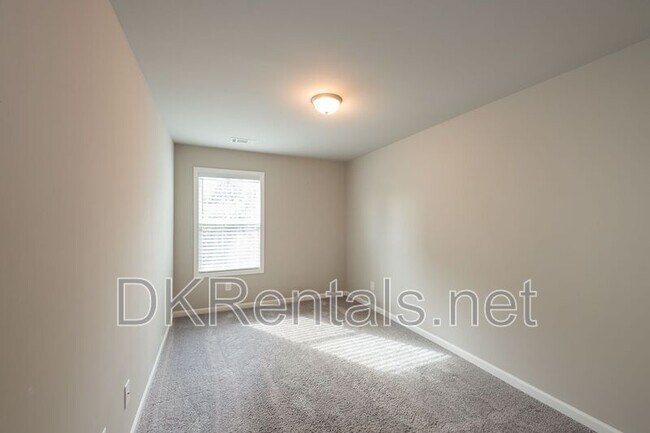 Building Photo - 3697 Acorn Dr