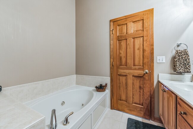 Building Photo - 3003 Saganashkee Ln