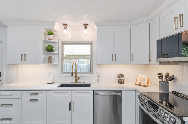 Building Photo - 110 1st St SE