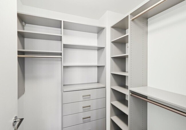 Building Photo - 211 N Harbor Dr