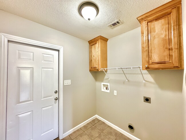 Building Photo - 5756 Emily Ln