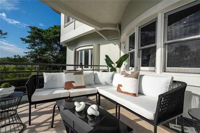 Building Photo - 2827 S Indian River Dr