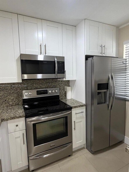 Building Photo - 8443 Royal Palm Blvd