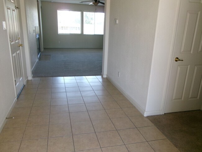 Building Photo - 1508b