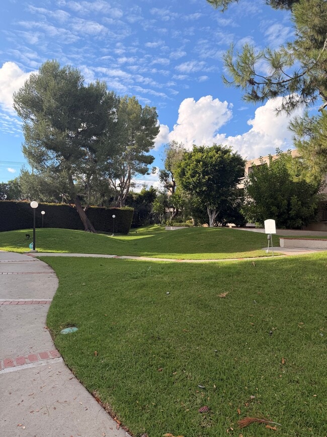 Building Photo - 15221 W Magnolia Blvd