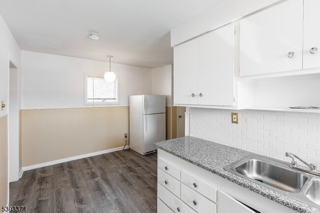 Building Photo - 26 Schooleys Mountain Rd