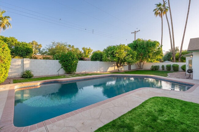 Building Photo - 6709 E Monterosa St