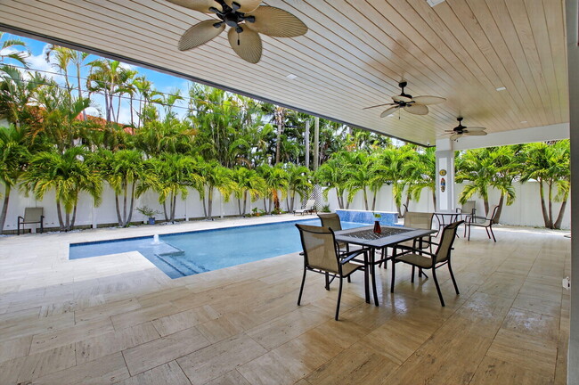 Building Photo - 711 NE 6th St