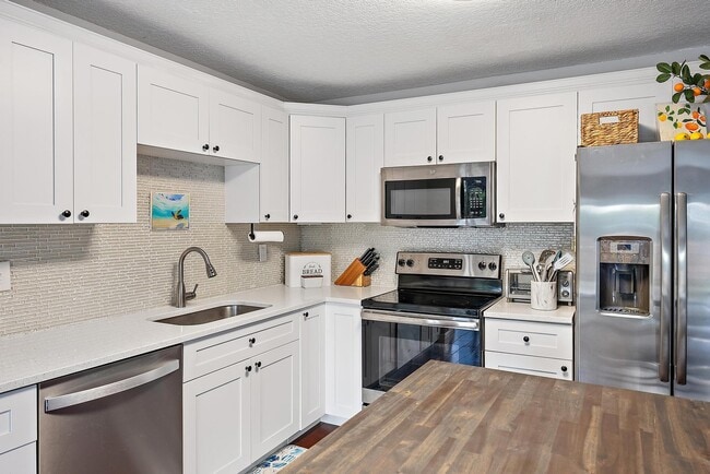 Building Photo - 3931 Flag Dr