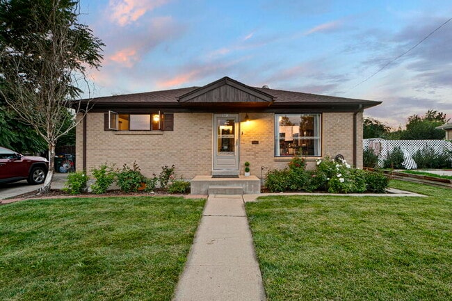 Primary Photo - 10853 Pearl Ct