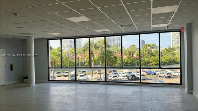 Building Photo - 3701 N Country Club Dr