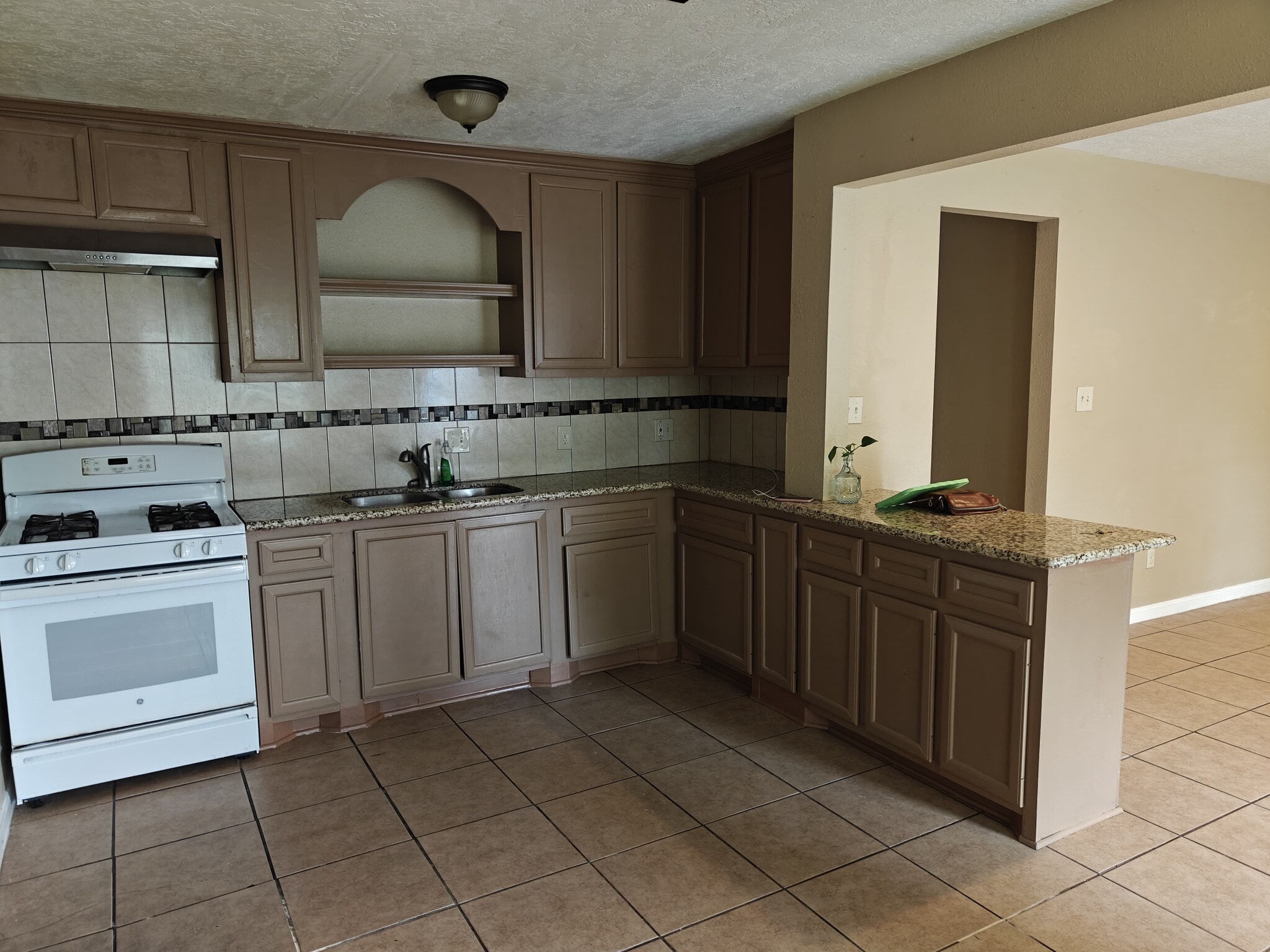 Building Photo - 2115 Raspberry Ln