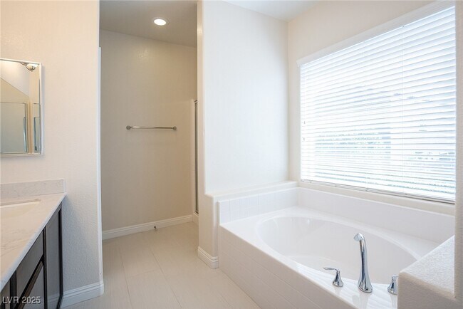 Building Photo - 9419 Sparkling Wing Ct